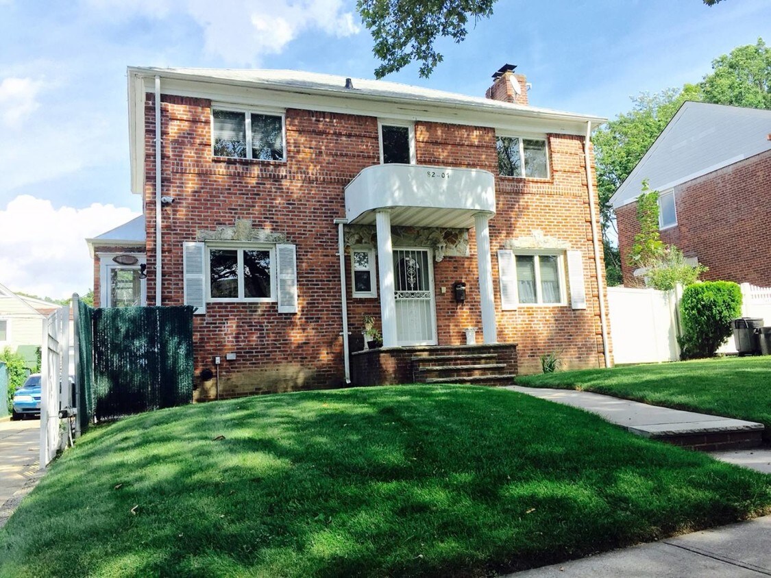 Foto principal - 82-07 192nd St