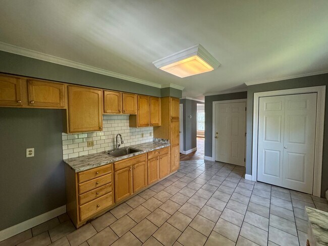 Foto del edificio - 2nd Floor 1 Bedroom Apartment with Bonus Room