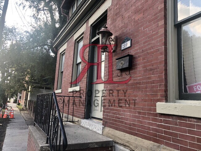 Foto del edificio - 80 E Whittier St