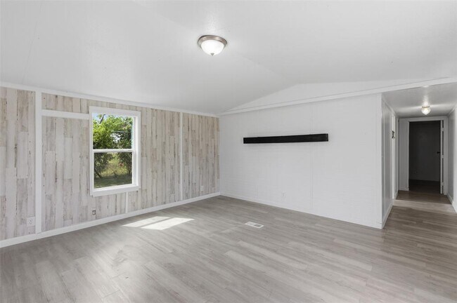 Building Photo - 376 Rae Ln