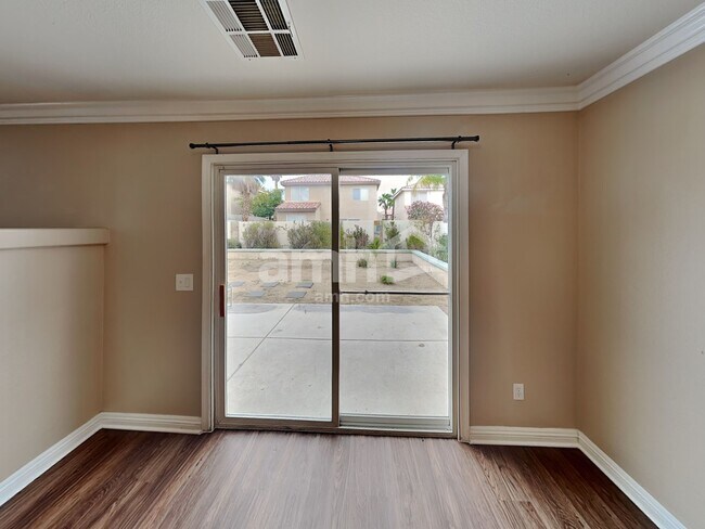 Foto del edificio - 9740 Powell Plateau Ct