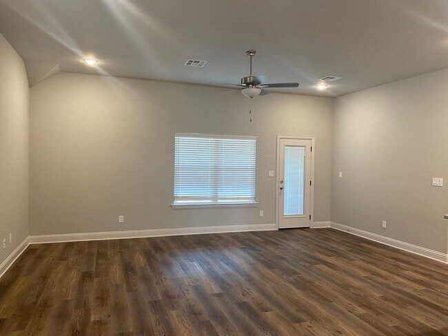 Foto del edificio - 3/2/2 New Construction Near Sherman High School!