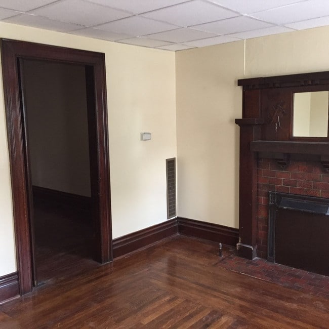 Building Photo - 1003 8th St