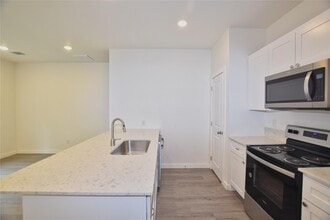 Building Photo - 1232 3rd Ave N