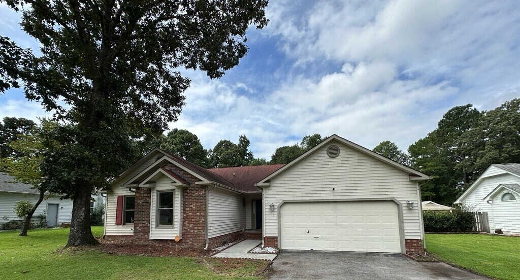 Foto principal - 237 Baytree Dr