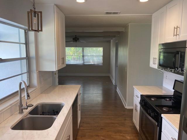 Building Photo - 16 Carriage Hill Cir