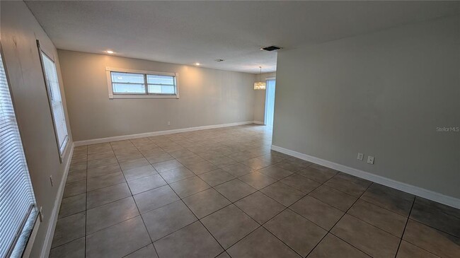 Building Photo - 607 Parkwood Ave