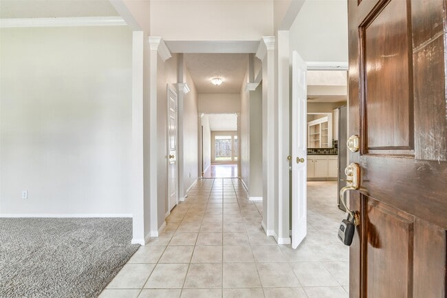 Building Photo - 317 Vantage Pointe Cir