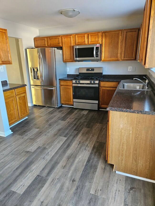 Building Photo - EDGEWOOD MEADOWS - SINGLE FAMILY HOME