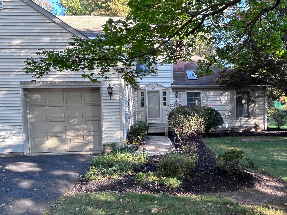 Foto principal - 88 Commonwealth Dr