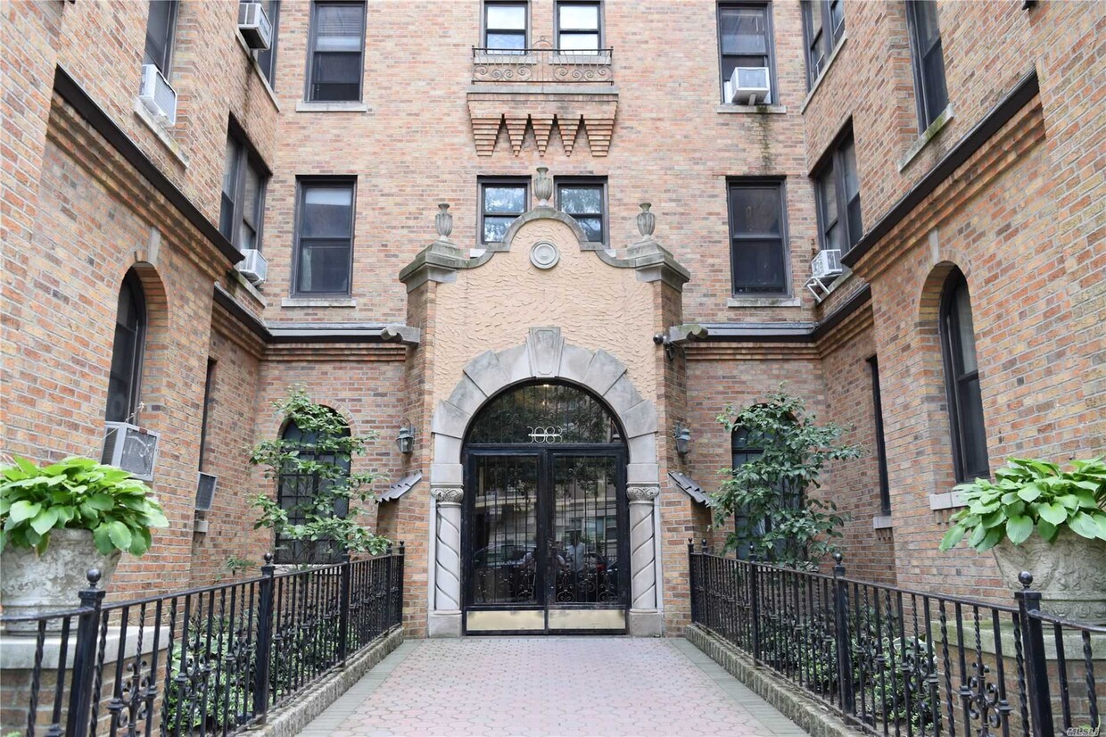 Primary Photo - 30-83-83 29th St