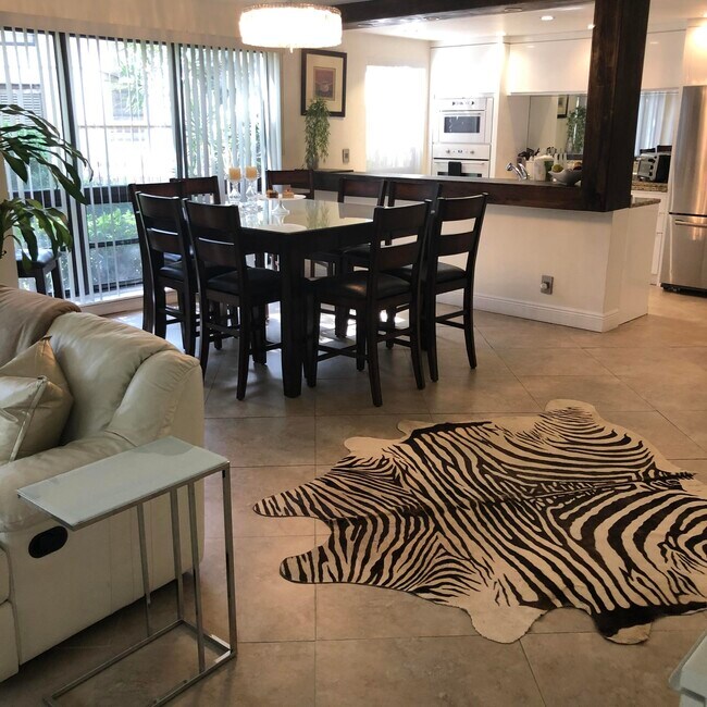 Foto del edificio - 364 Brackenwood Cir