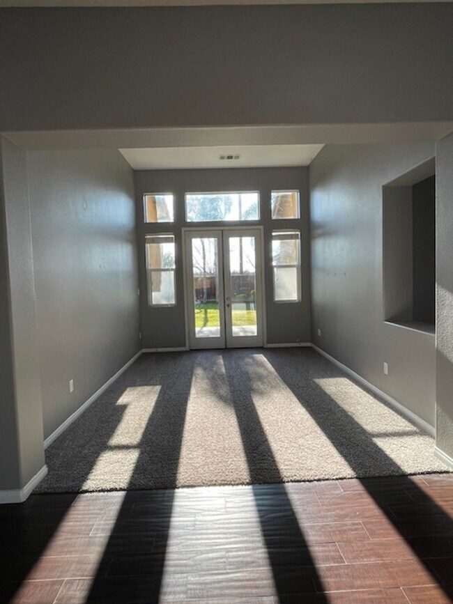 Building Photo - 11707 Christmas Rose Dr