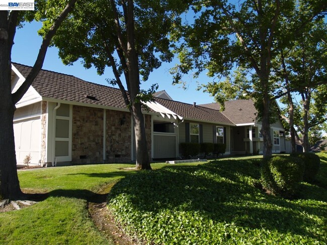 Building Photo - 701 Glen Eagle Ct
