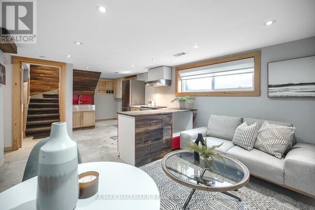 Building Photo - 6 Thirty First St