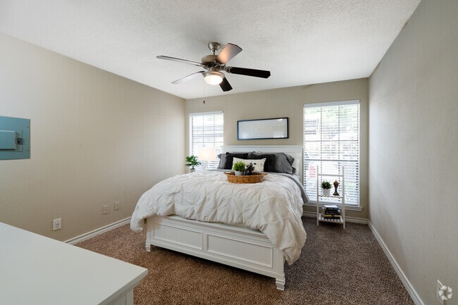 1BR, 1BA - 890SF - Bedroom - Harwood Hills