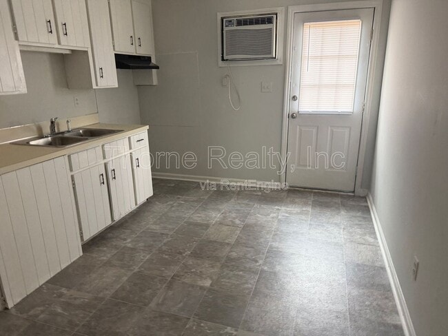 Building Photo - 1143 Williford St