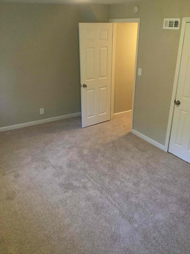 Building Photo - 1475 Greenwillow Dr