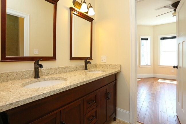 Building Photo - 19 Caldwell St