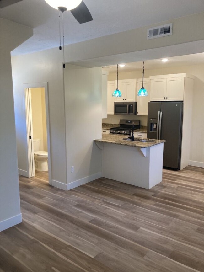 Building Photo - Move-In Discount! 2 Bedroom + Den/Office 2...
