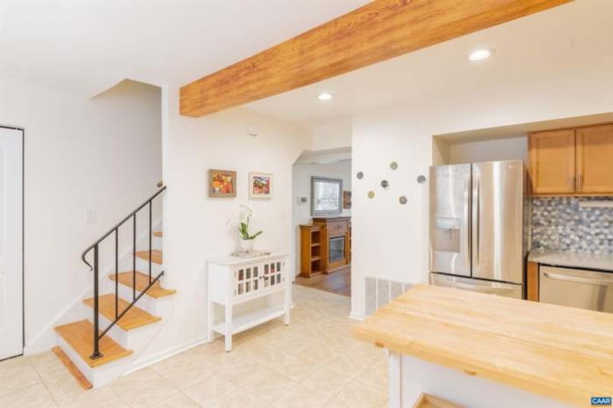 Primary Photo - 3BR End-Unit Townhome with Outdoor Oasis –...