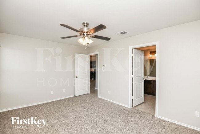 Building Photo - 546 Clearlake Dr