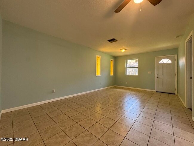 Building Photo - 1561 Sunset Ln