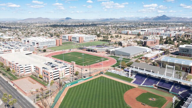 Foto del edificio - 2Bed/1.5Bath Townhome at Glendale/43rd Ave! Move-In Ready on 05/07/2026!