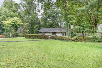 Building Photo - 229 Creekwood Dr