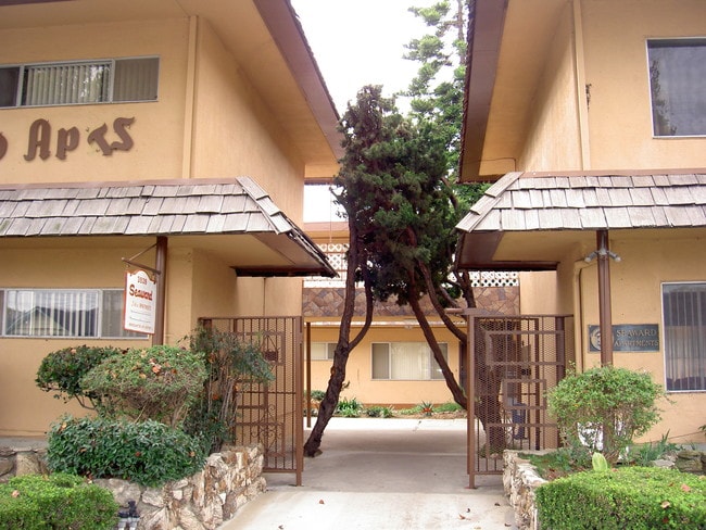 Main Access - 3828 W 182nd St