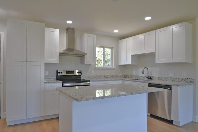 Foto del edificio - 10910 Fullerton Dr