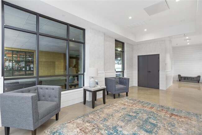 Foto del edificio - 504 Glenbrook Rd