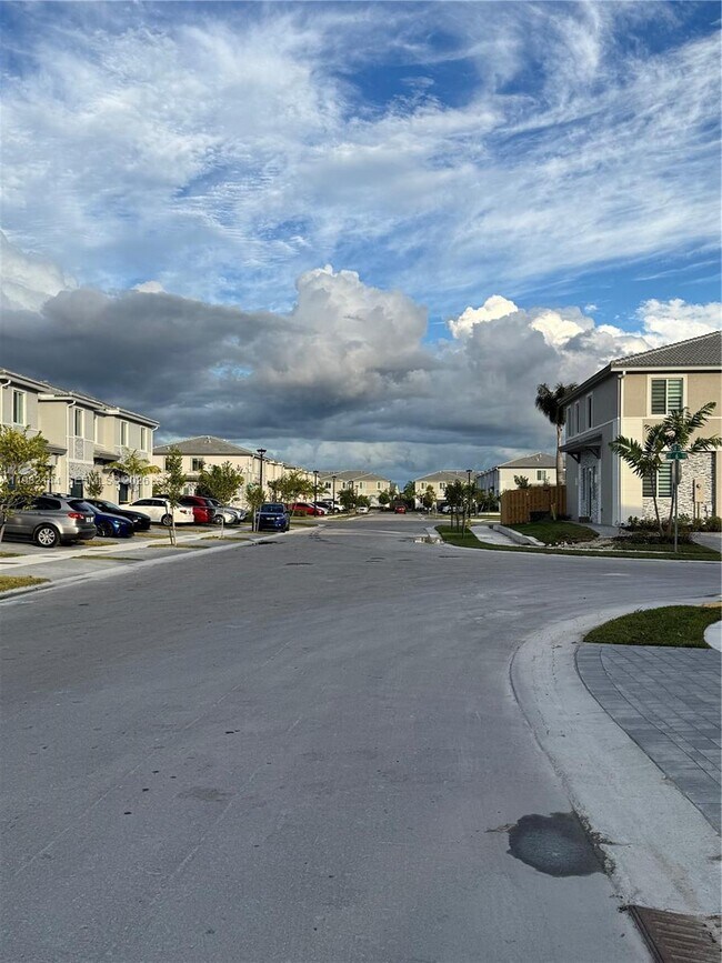 Foto del edificio - 656 SE 14th Ct