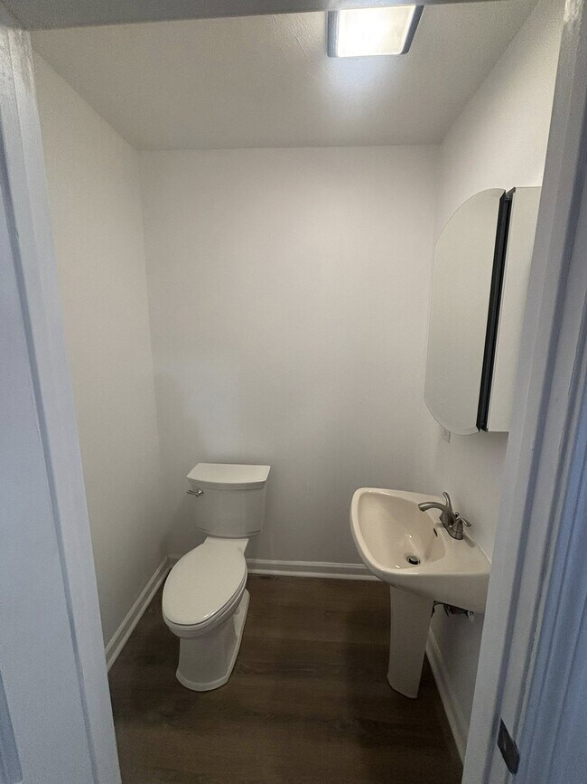 Building Photo - 27 Fenderson St