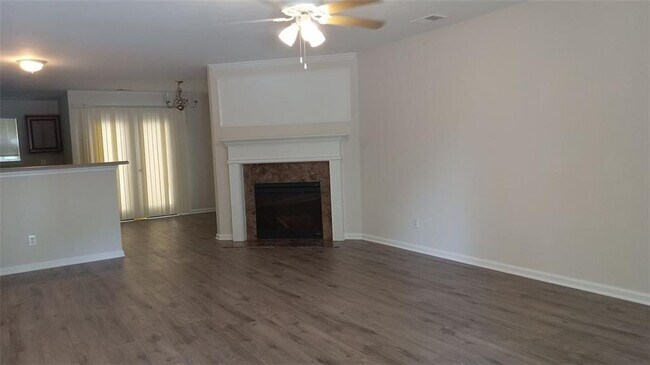 Foto del edificio - 755 Crestwell Cir