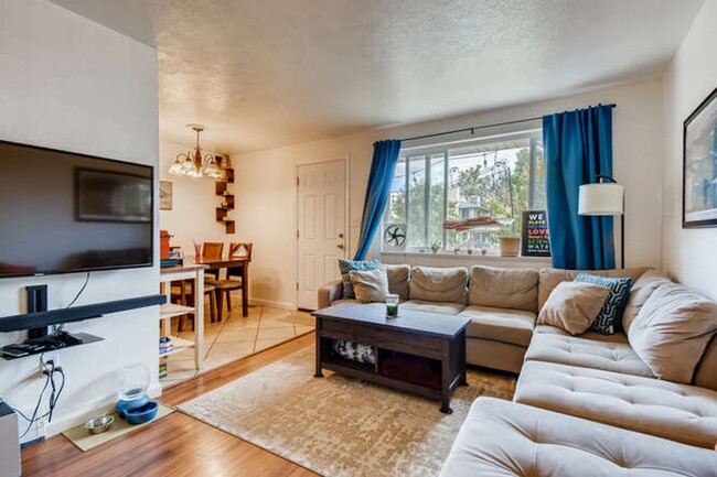 Foto del edificio - Great Lafayette Town Home! Great location ...
