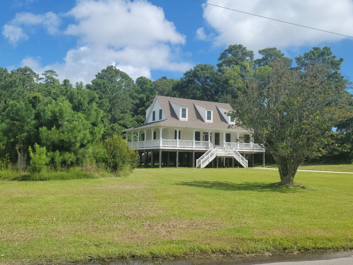 Foto principal - 1300 W Kitty Hawk Rd