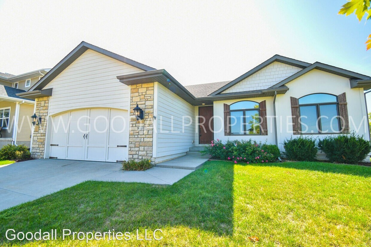 Primary Photo - 4 br, 2.5 bath House - 40 NE Gracewood Dr
