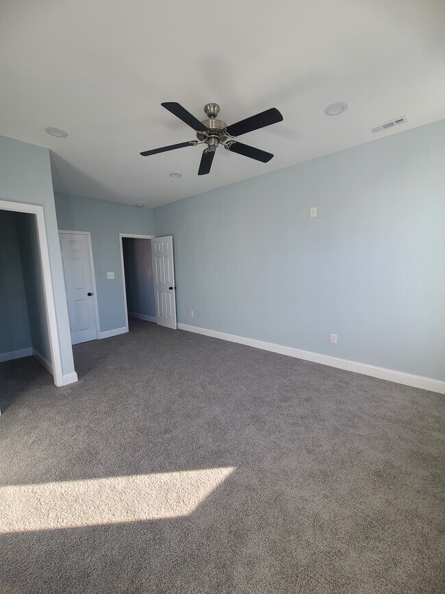 Foto del edificio - 1333 N Milton Ave