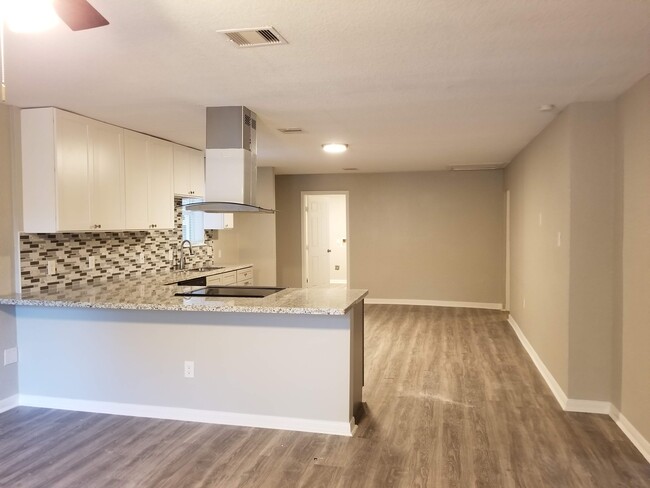 Fully remodeled Kitchen - 1413 Sweetgum St