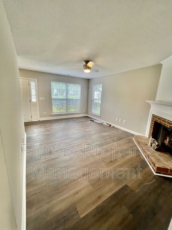 Building Photo - 201 Ridge Lake Dr