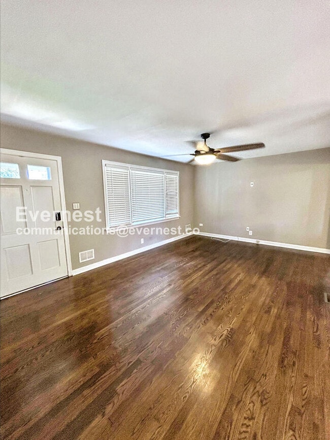 Foto del edificio - 809 Raymond Ct