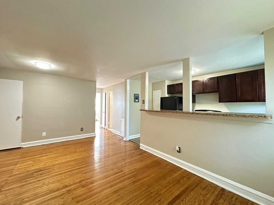 Primary Photo - 6776 Blakemore St