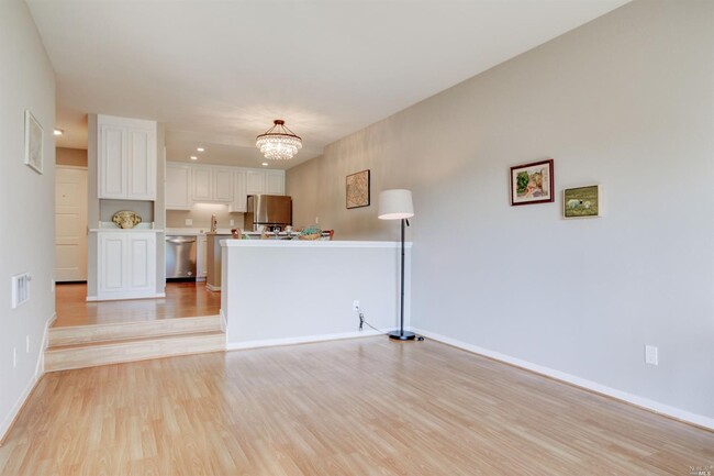 Building Photo - 572 Seaver Dr