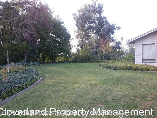Building Photo - 4 br, 3 bath House - 2704 Oakhurst Dr.