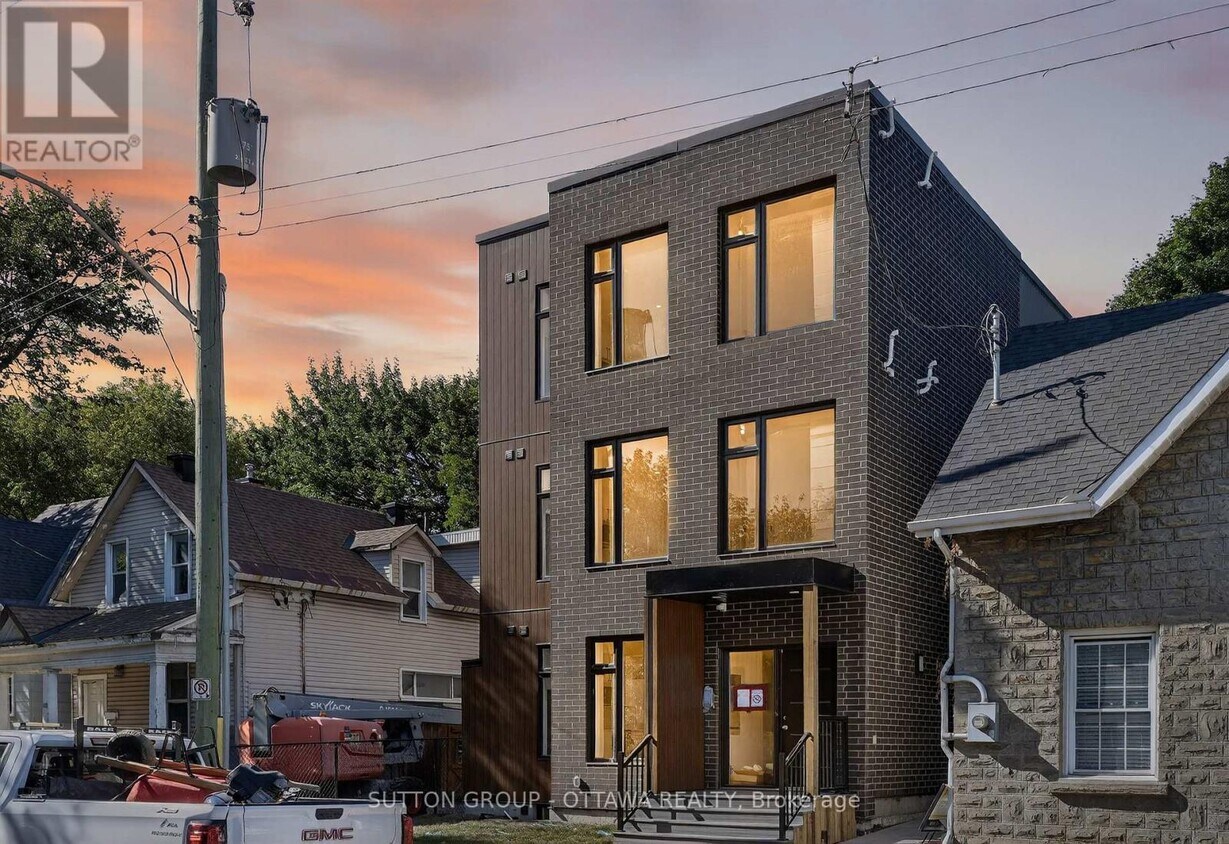 Photo principale - 123-123 Harvey St