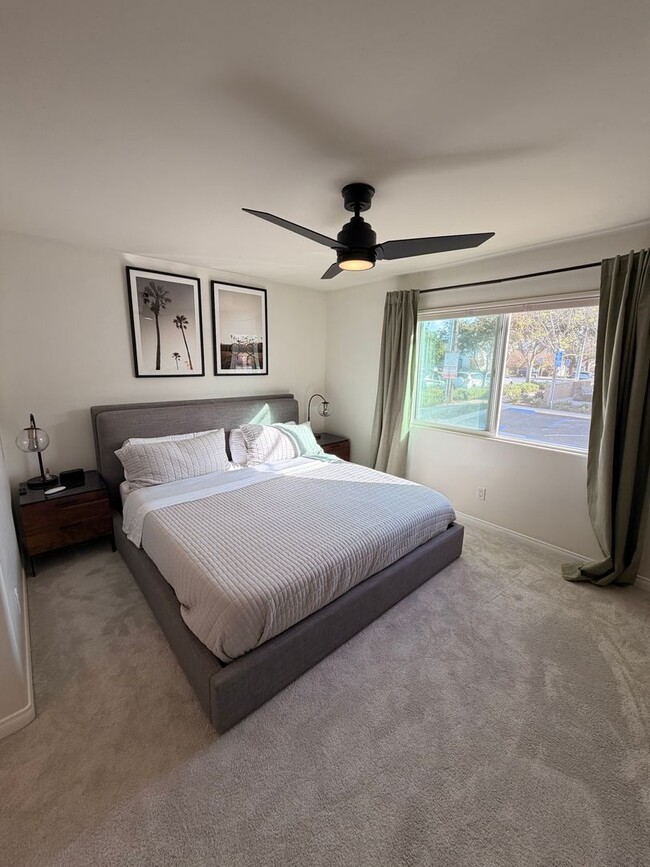 Foto del edificio - Beautifully Updated 2 bd 2 ba Crown Point Condo