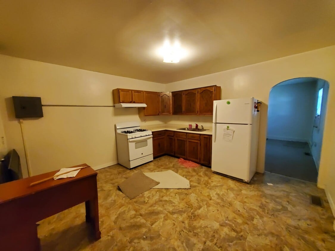 Primary Photo - 1524 E Whitmer St