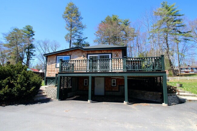 Foto del edificio - 94 Lakeshore Dr