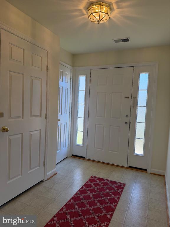 Foto del edificio - 9068 Falcon Glen Ct